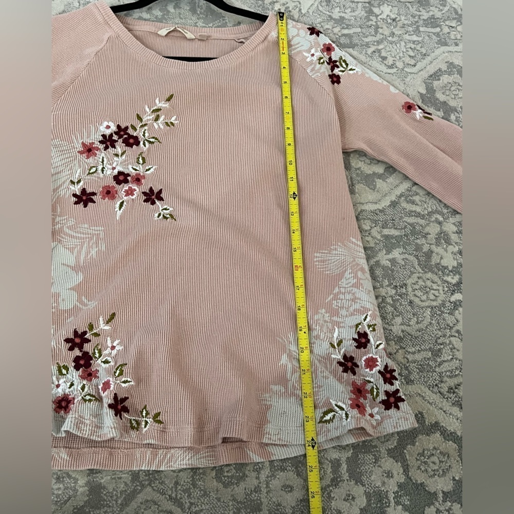 Soft Surroundings Pink Floral Embroidered Thermal Bell
Cuff Top Small - Picture 4 of 9